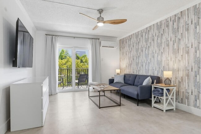 Building Photo - 3000 Riomar St