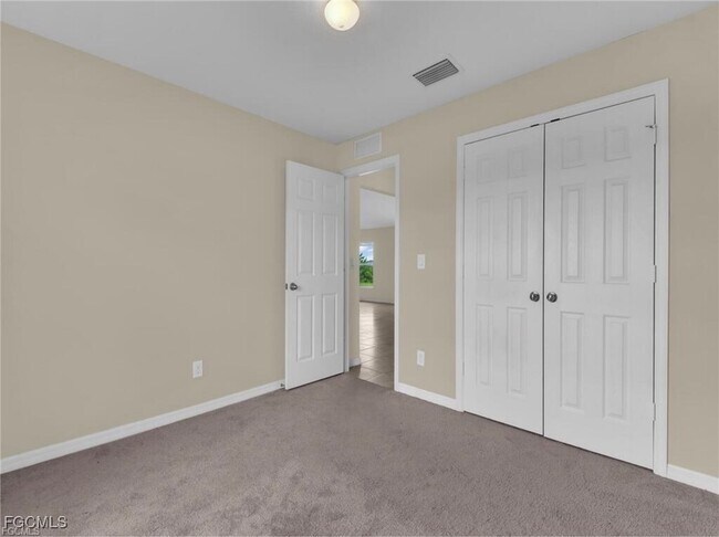 Building Photo - 1700 NE 5th Pl