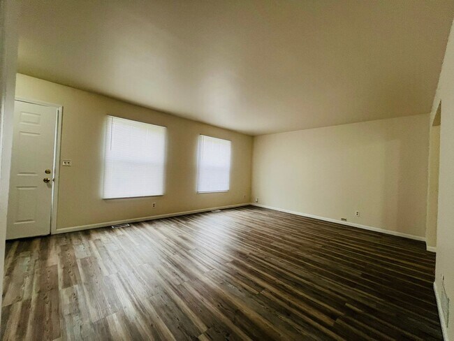 Building Photo - KHR-2711/2713-48-S