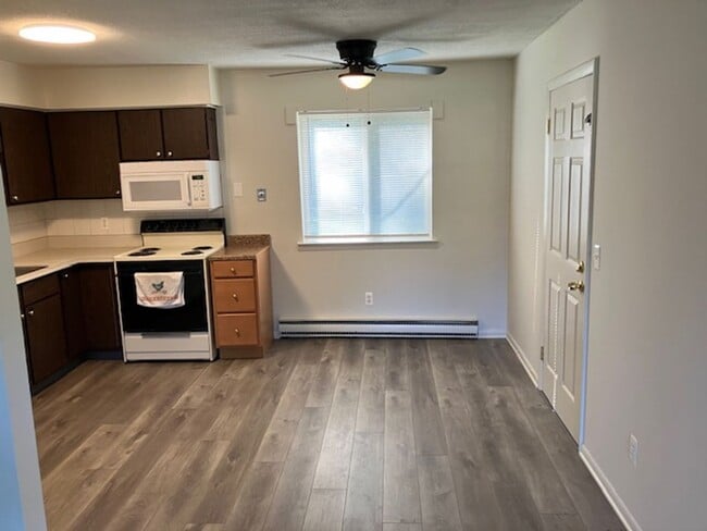 Building Photo - RANCH STYLE 3 BEDROOM DUPLEX FOR LEASE