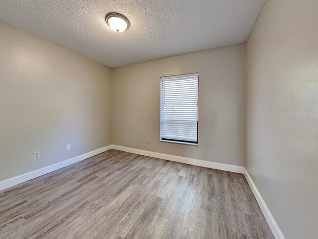 Building Photo - 2709 Mnr Hl Dr