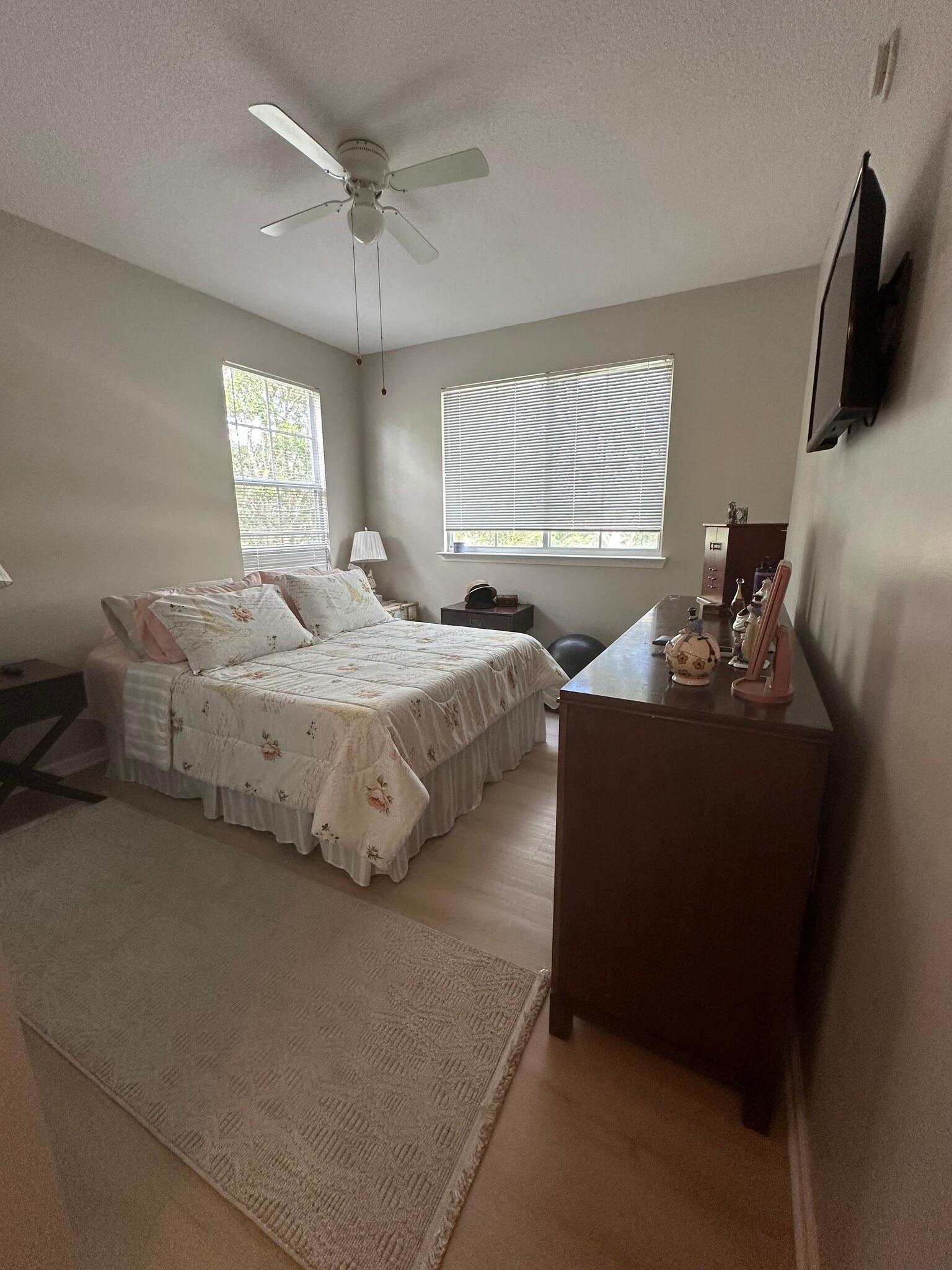 Corner /end unit - 9873 Baywinds Dr
