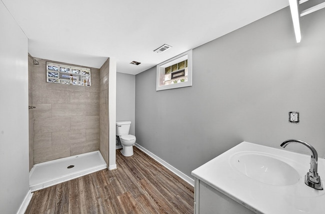 Building Photo - 1303 Sorin St
