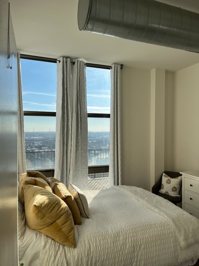 Building Photo - 1550 S Blue Island Ave