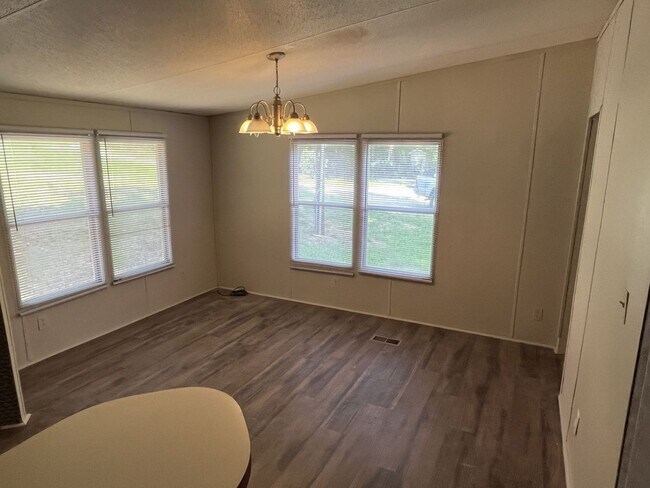 Building Photo - Quiet living 3 bed, 2 bath Ranch near Mint Hill