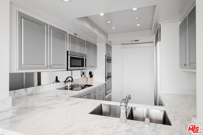 Building Photo - 850 E Ocean Blvd