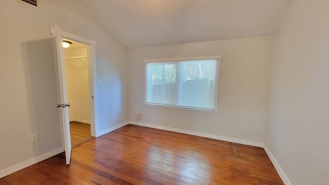 Building Photo - Charming Cottage Style 2 bed/1 bath Home N...