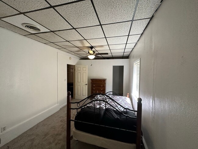 Building Photo - 3 Bed 1 Bath Home