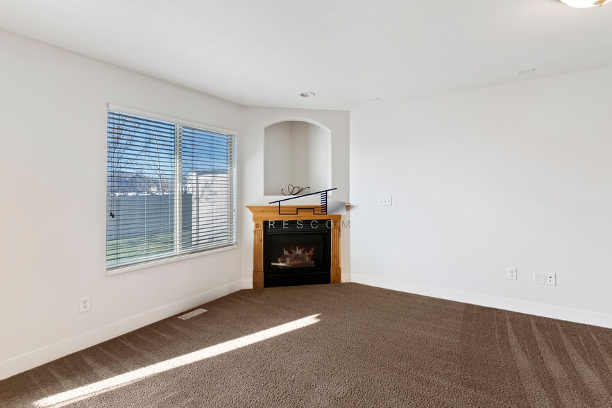 Building Photo - 1613 N 450 E