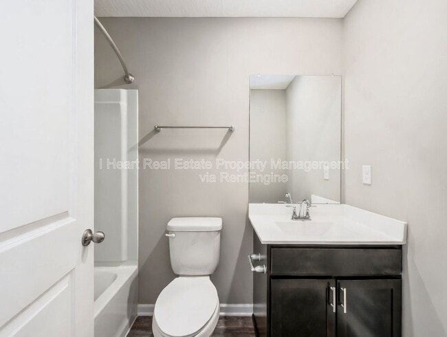 Building Photo - 33 Whitethorne Ave