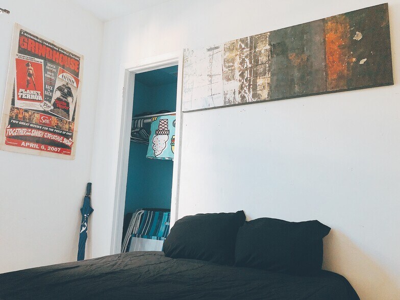 Building Photo - 1245 NW 26th St