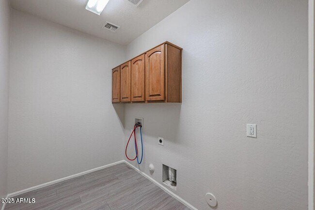 Building Photo - 16205 W Gibson Ln