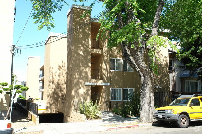 Primary Photo - York Apartments