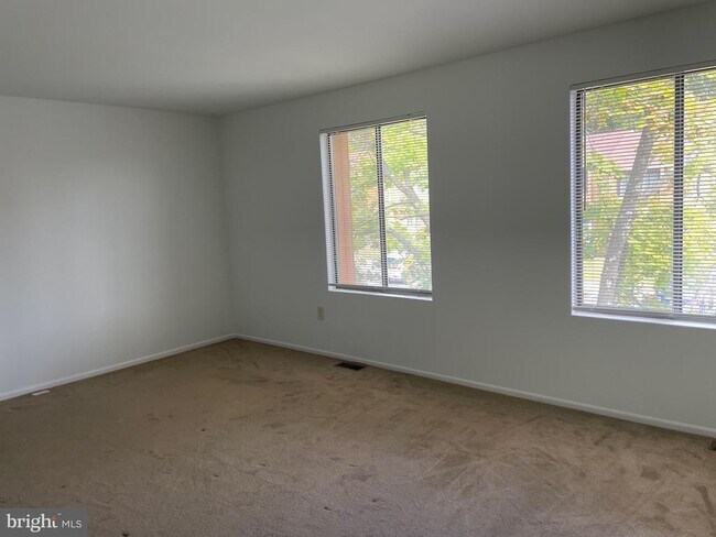 Building Photo - 1358 Hazel Nut Ct