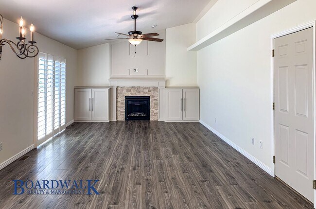 Building Photo - Modern Living Meets Mountain Lifestyle in Sandy