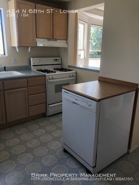 Building Photo - 424 N 68th St