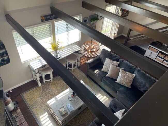 Building Photo - 2 BEDROOM 2 BATH+ LOFT - 1 ACRE - UNFURNISHED or FURNISHED