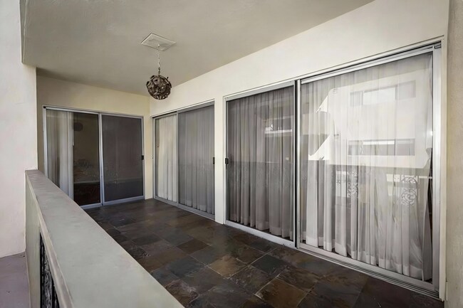 Building Photo - 11970 Montana Ave