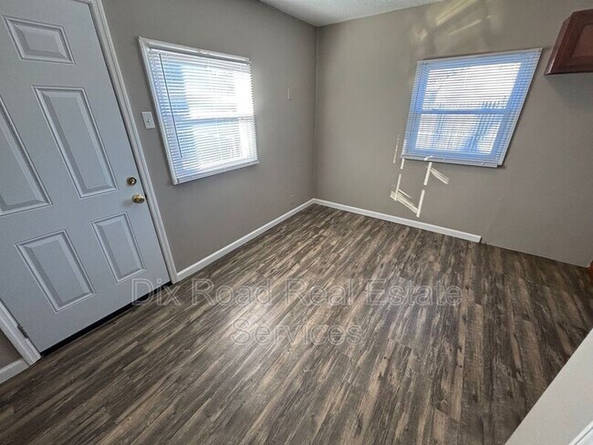 Building Photo - 111 Forestwood Ave