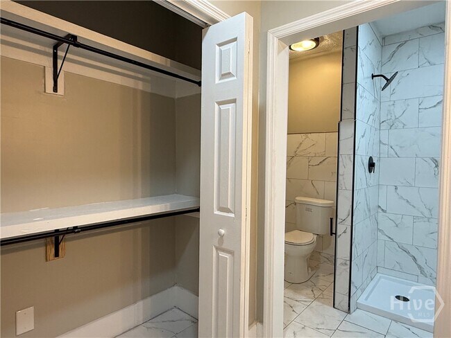 Building Photo - 728 W 39th St