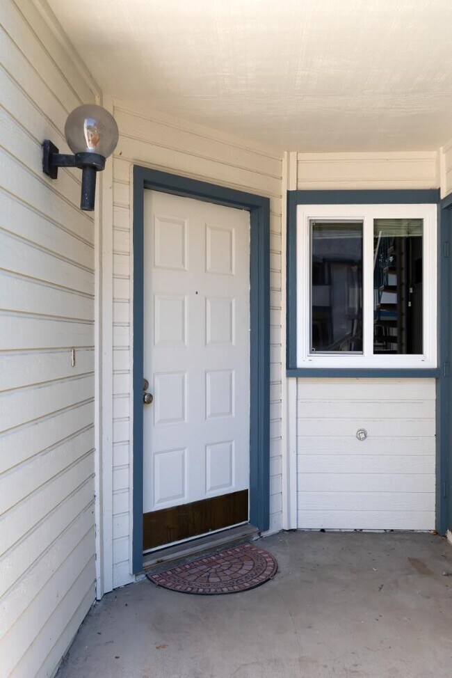 Building Photo - 208 Sequim Common