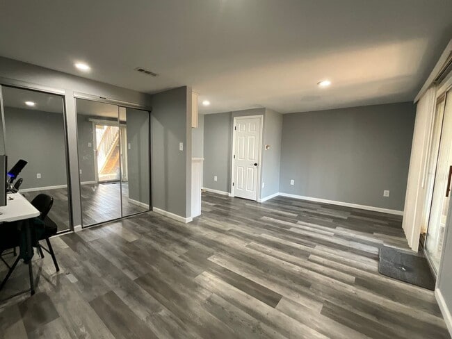 Building Photo - Beautiful 2BR 2BA 3 level townhome located in the Bowling Brook Farms Community