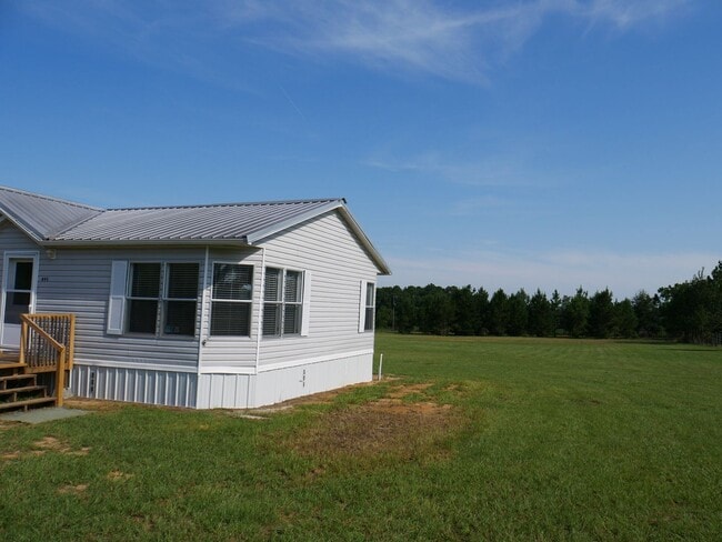 Building Photo - Adorable mobile home in Quitman