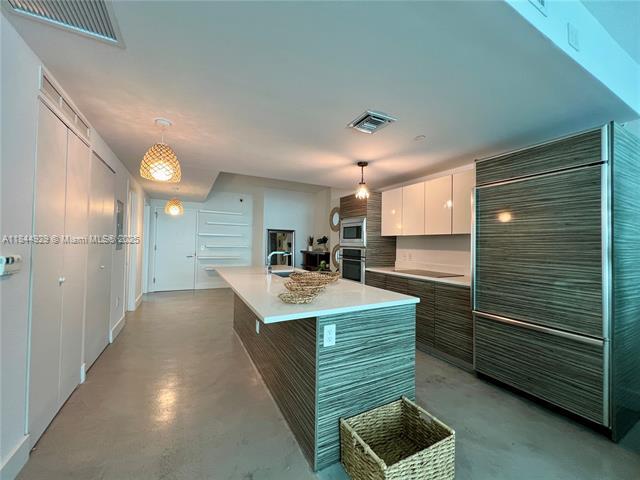 Building Photo - 460 NE 28th St