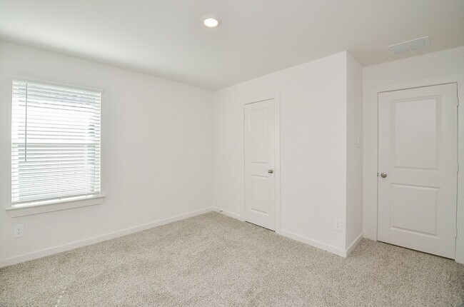 Building Photo - 31134 Royal Acrs Ct