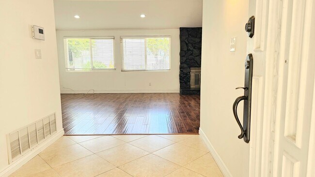 Building Photo - Mid Century Modern - 4 Bedroom Carlton Terrace Pool Home