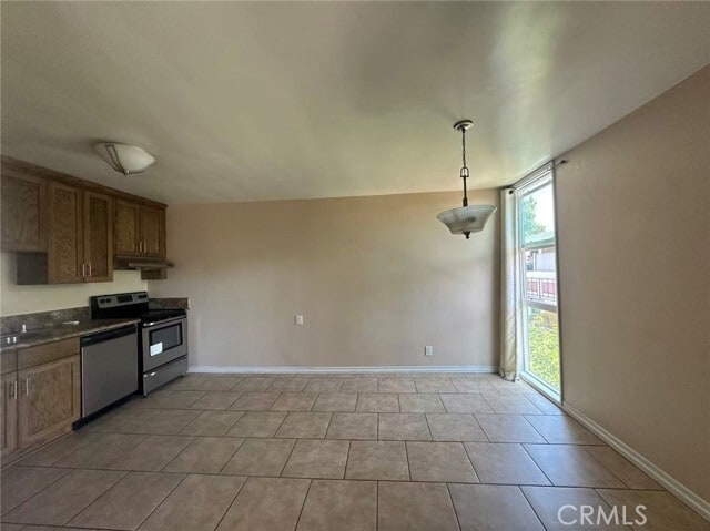Building Photo - 9070 Huntington Dr