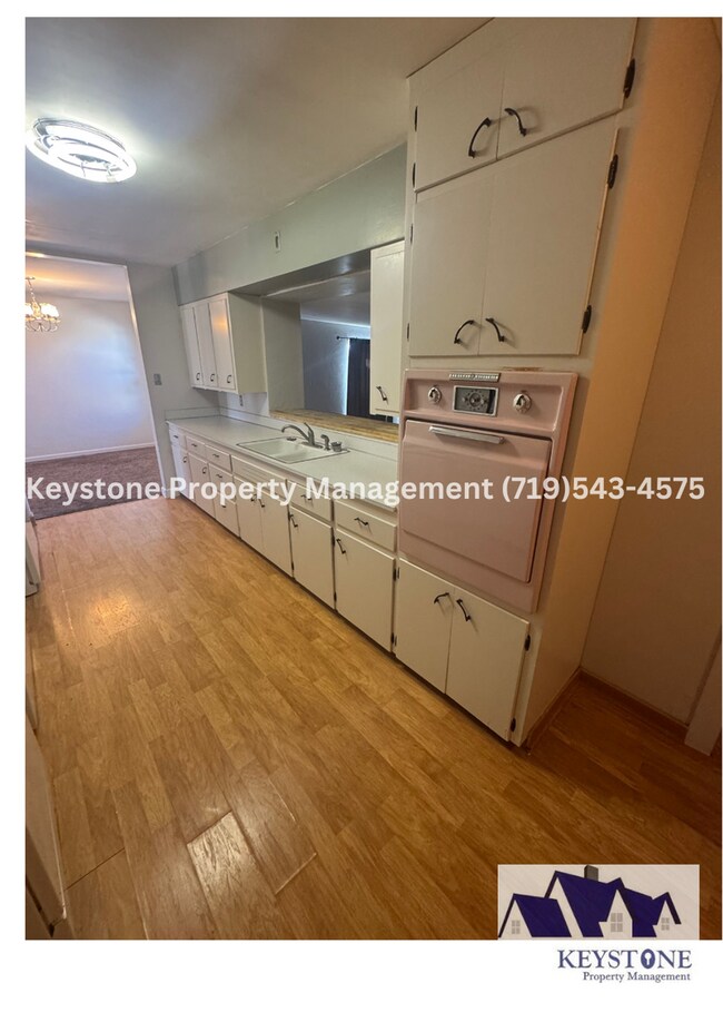 Building Photo - St. Charles Mesa! Spacious 4 Bedroom/1.5 B...