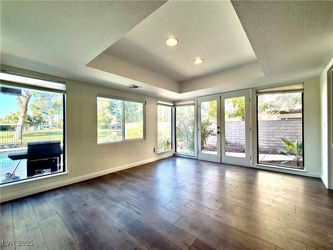 Building Photo - 920 Pinehurst Dr