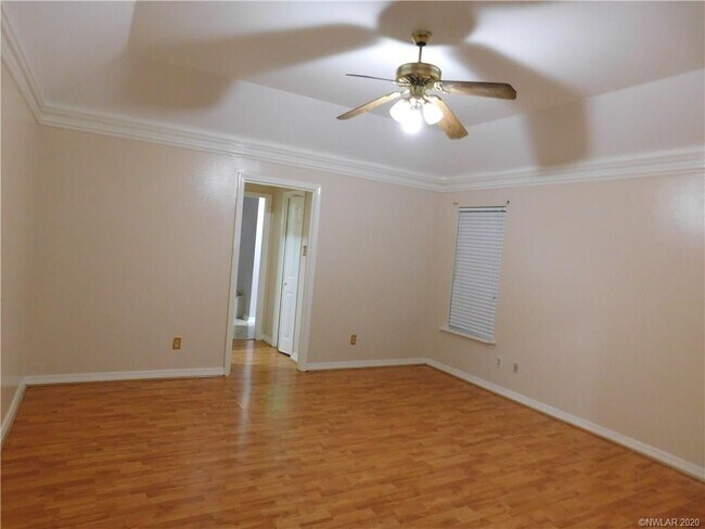 Building Photo - 407 Summit Dr