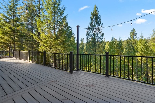 Building Photo - 18 Spur Dr