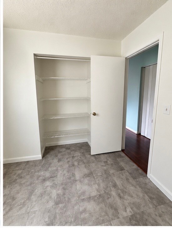 Den/Bedroom - 1006 Tuscaloosa St