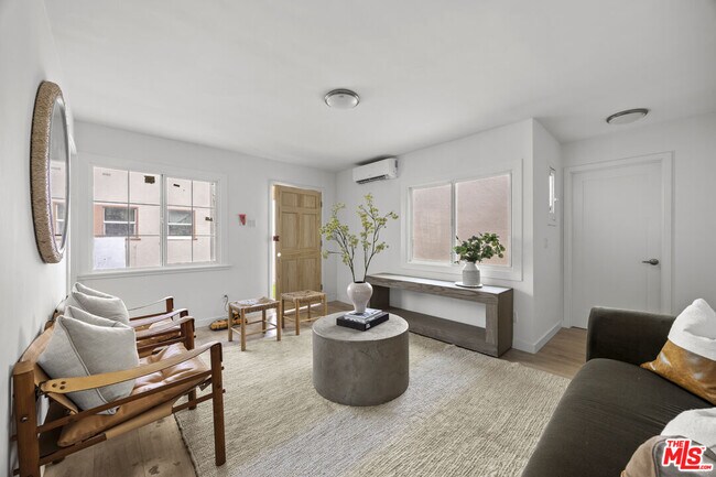 Building Photo - 1510 W 52nd St