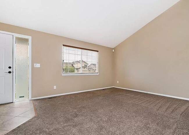Building Photo - 5422 S Queen Way