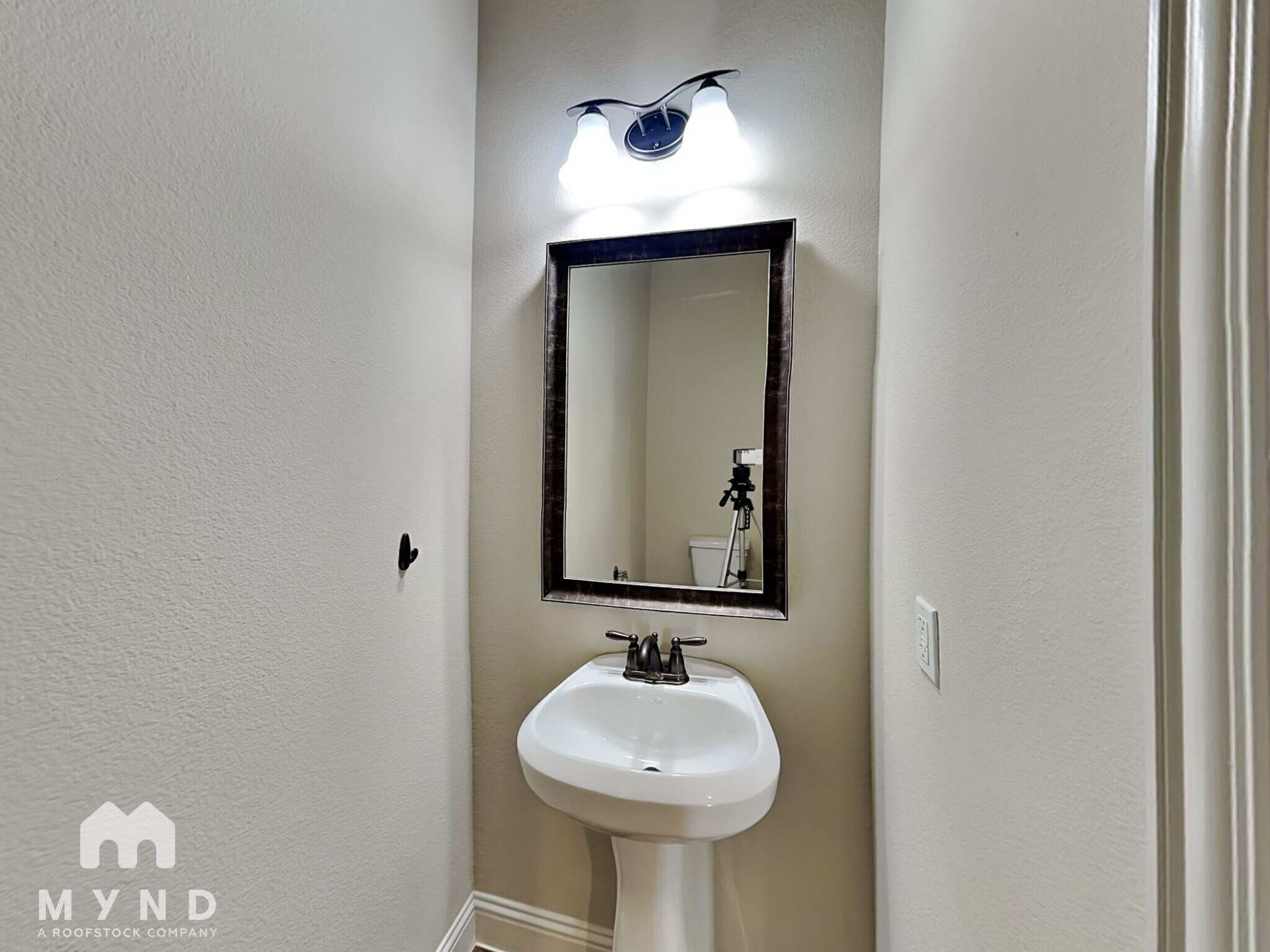 Building Photo - 4144 Riverside Dr