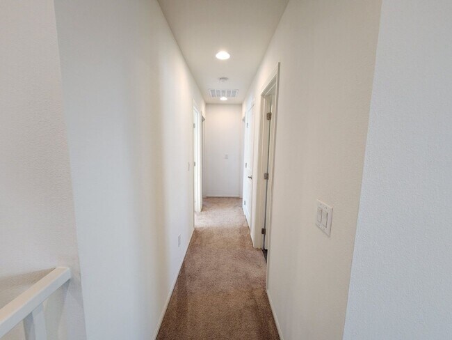 Building Photo - Spring Valley close to Restaurants and Shopping