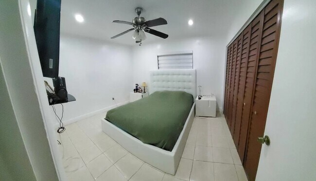 Building Photo - 11821 SW 123rd Ave