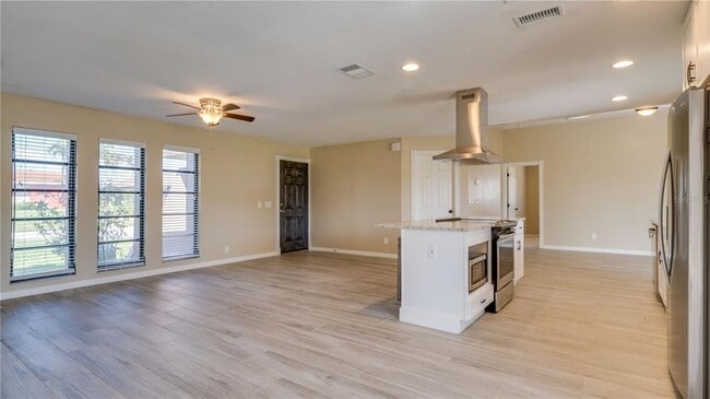 Building Photo - 1128 SE 29th Terrace