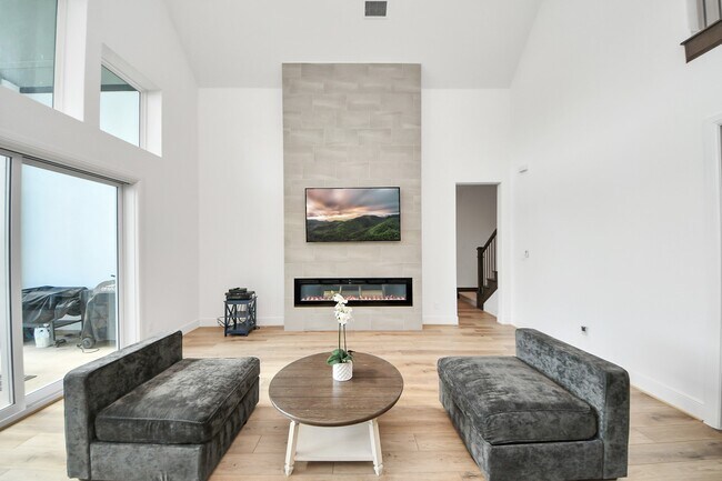 Building Photo - 4914 Olive Province Ln
