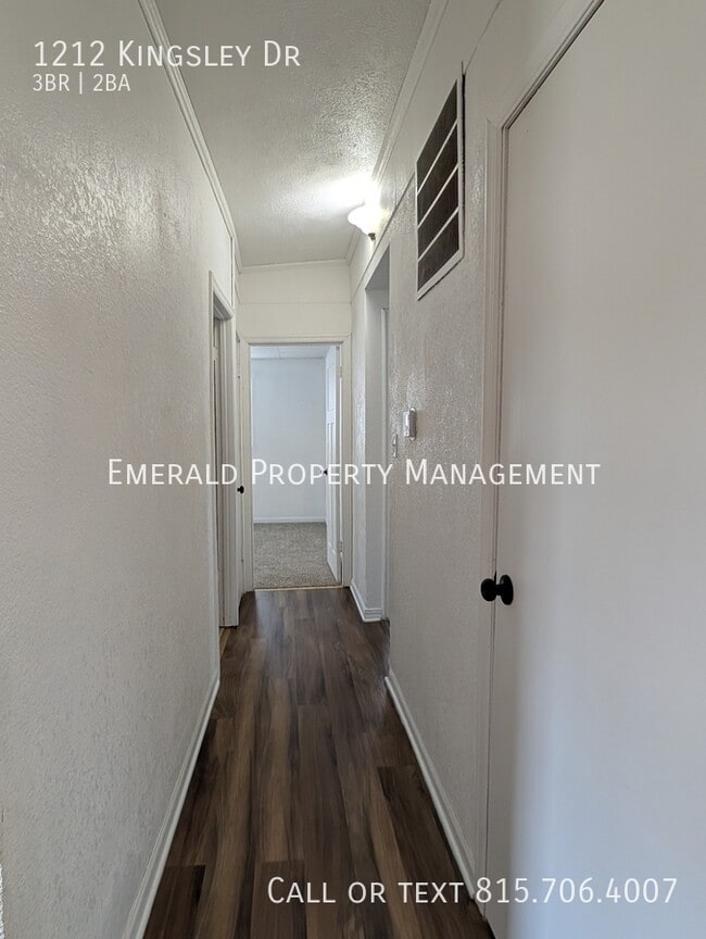 Building Photo - 1212 Kingsley Dr