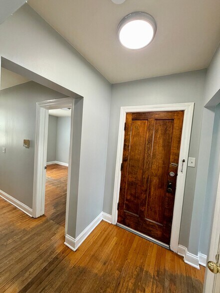 Building Photo - 6501 S Maplewood Ave