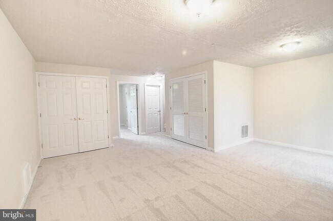 Building Photo - 7127 Ladd Cir