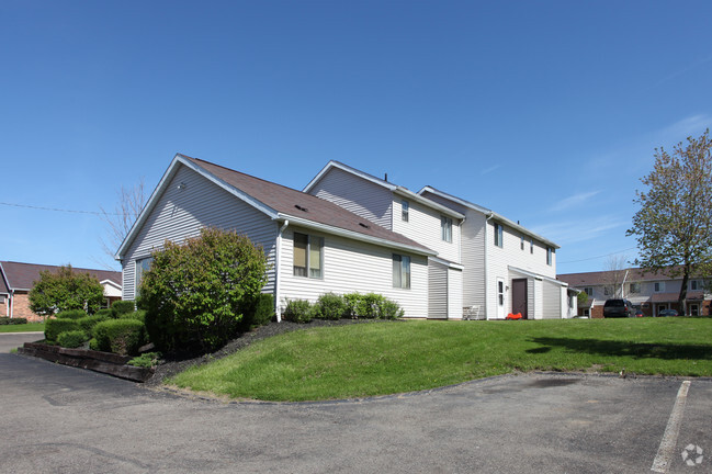 Building Photo - Carrollton Crest Apartments