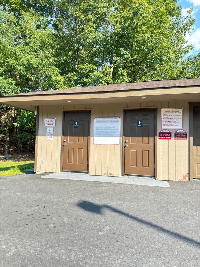 Building Photo - 3109 Fairfax Terrace