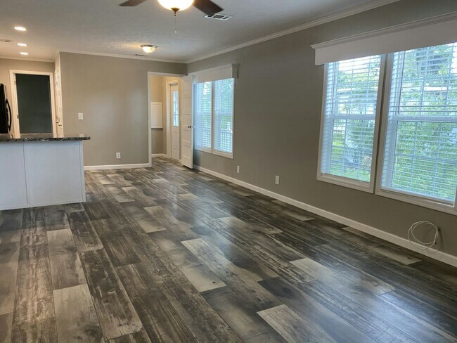 Building Photo - 2614 Azalea Pl