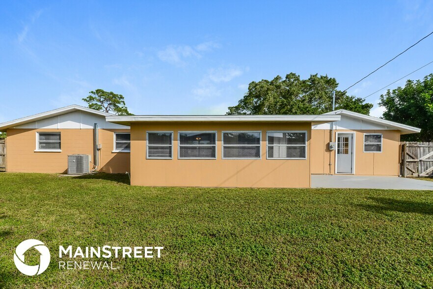 Building Photo - 2472 Waneta Dr